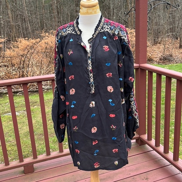 NWOT! JOHNNY WAS Size XL black printed embroidered tunic top